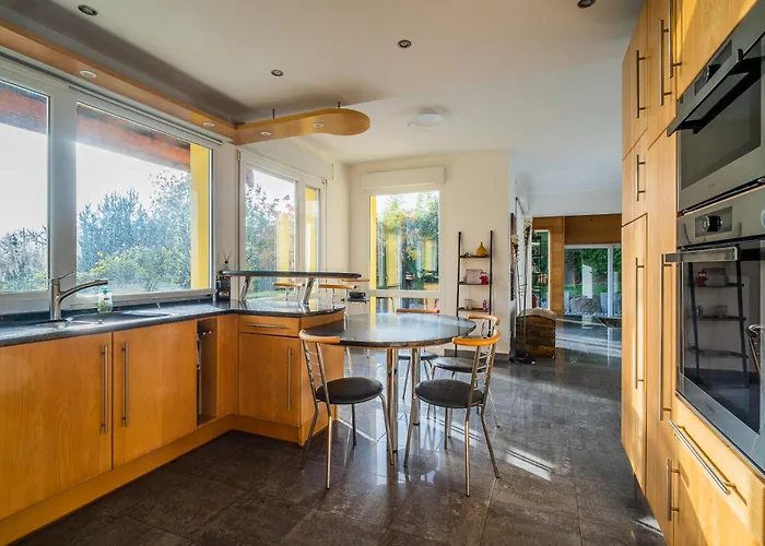 Castle View Terrace - Swimming Pool - Air Conditioning Villa *