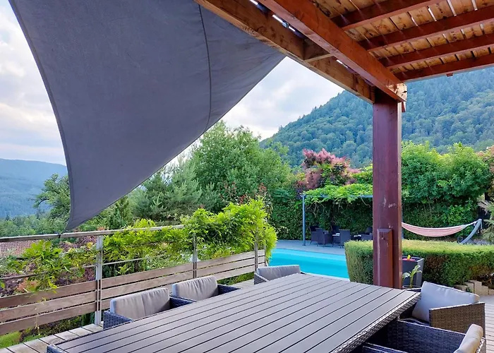 Castle View Terrace - Swimming Pool - Air Conditioning *